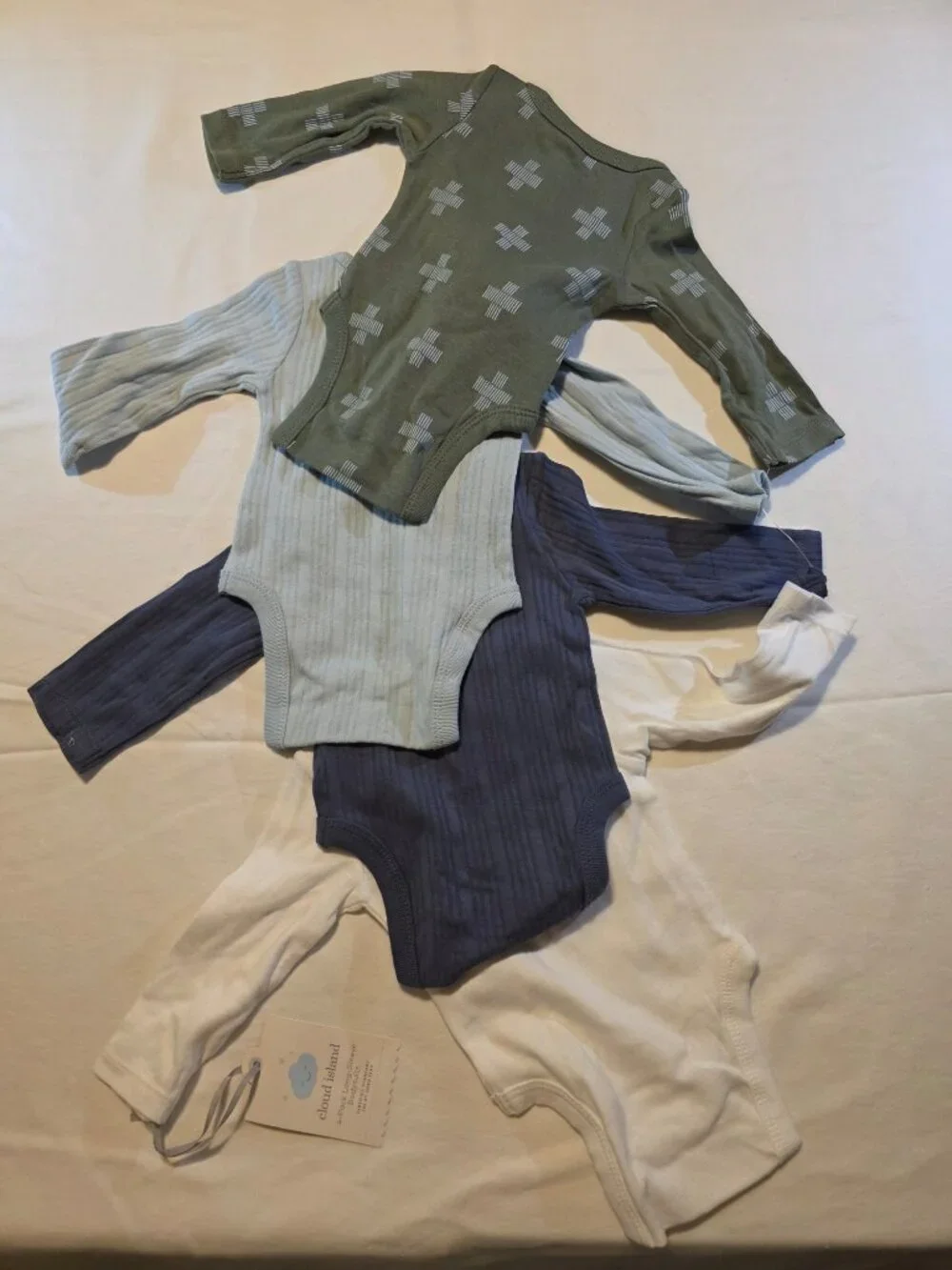 Baby Boys' 4pk Bear Long Sleeve Bodysuits - Cloud Island™ Ivory/Blue/Green Newbo